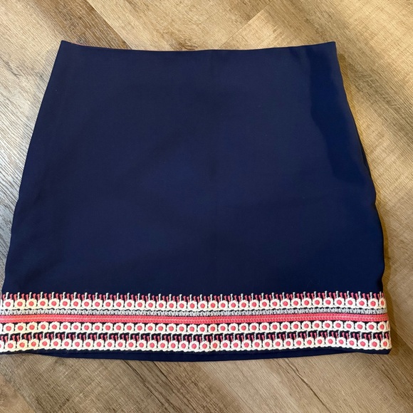 Vineyard Vines 🐳 Navy Blue Embroidered Skirt Size 8 - Picture 7 of 11